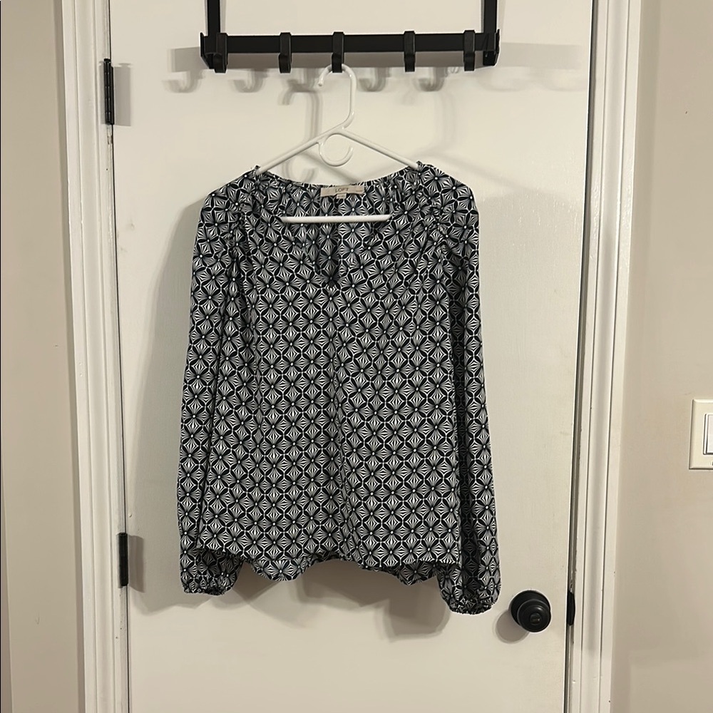 Elegant Navy and White Geometric Women's Top